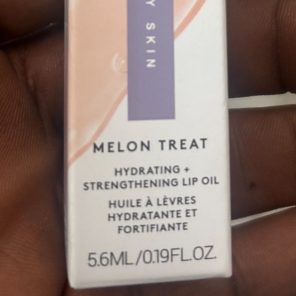 Fenty Skin – Melon Treat Hydrating + Strengthening Lip Oil.